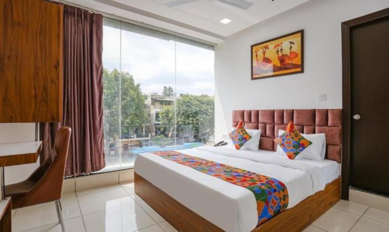 Hotel Fabexpress Shine